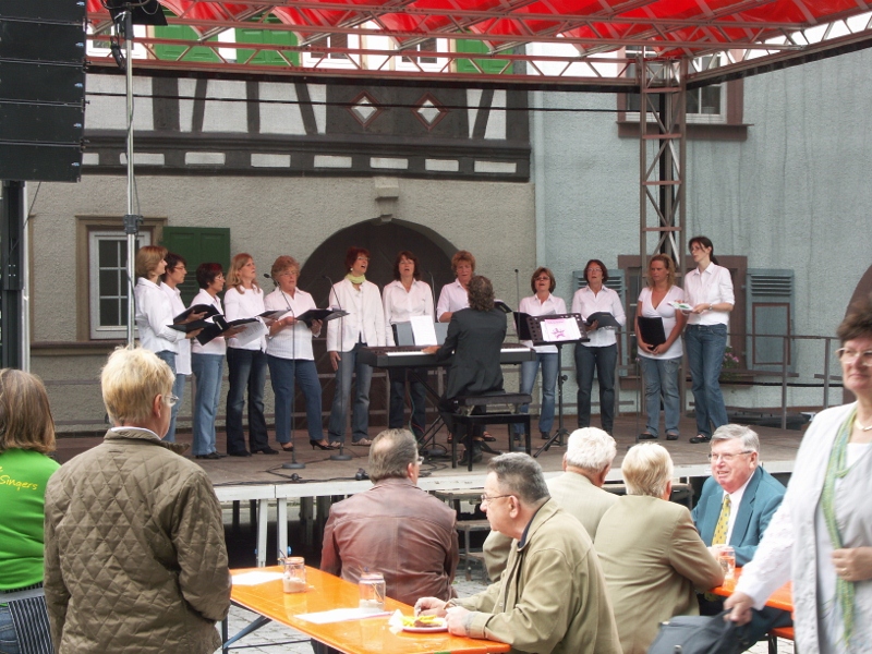 07.06.2009: Chor beim Maifest in Zwingenberg